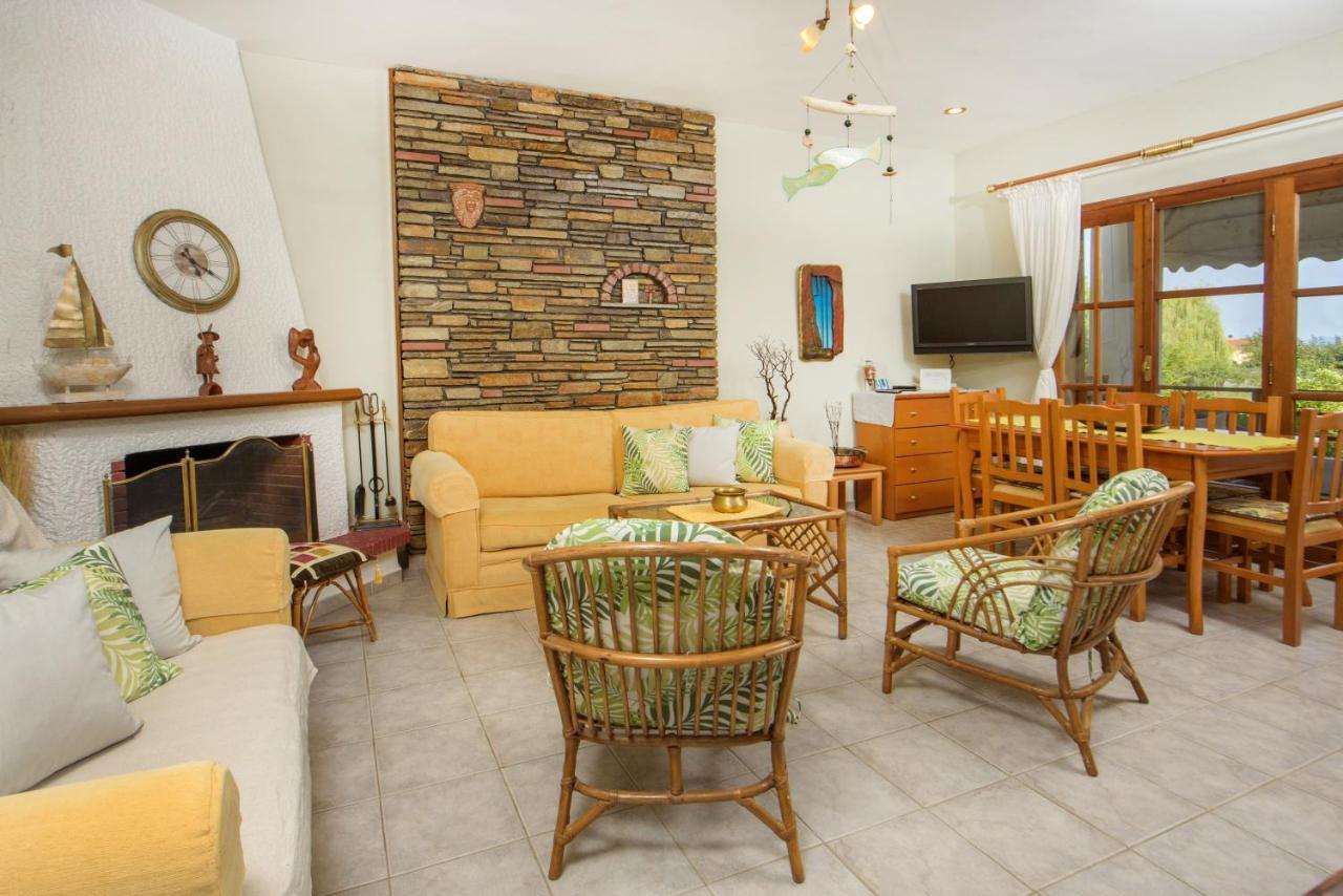 לריסוס Villa Palmera מראה חיצוני תמונה